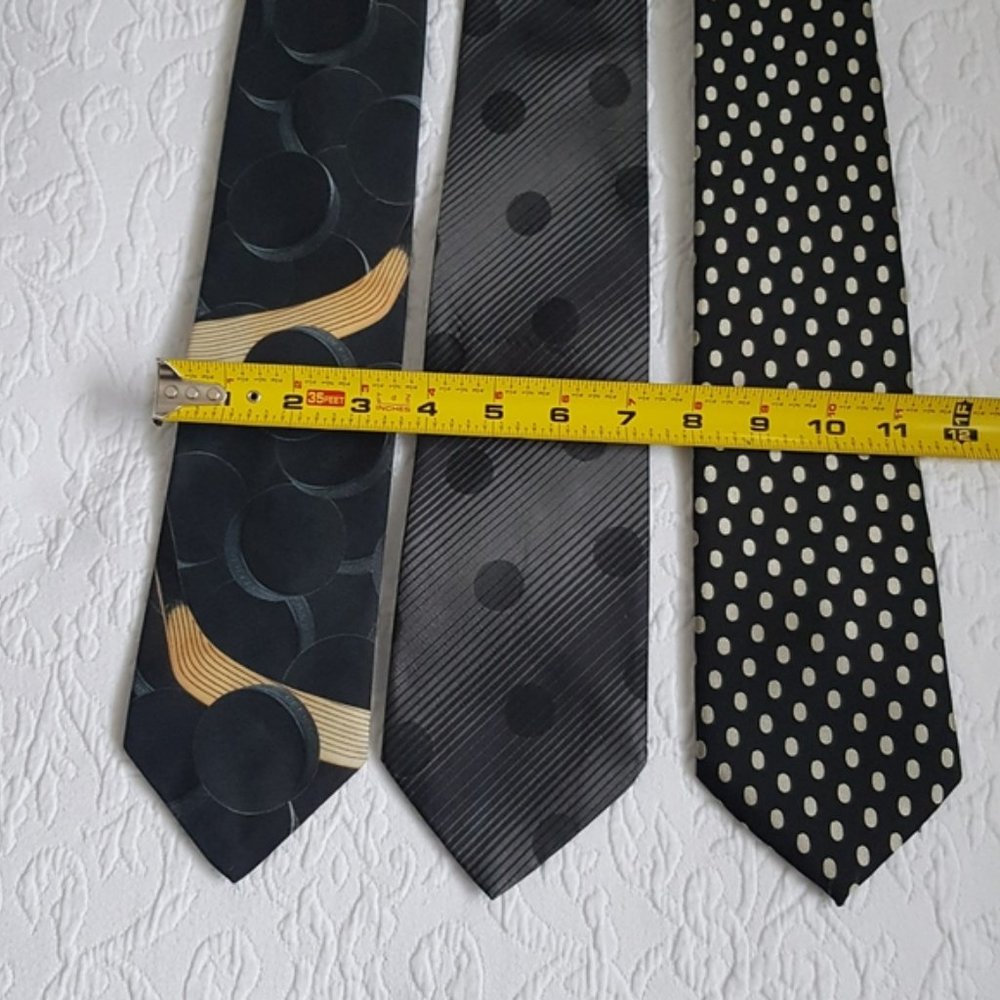 In Good Condition No Stains - Set Of Three Neck T… - image 6